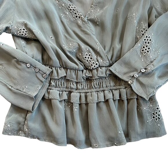 ASTR The Label Floral Embroidered Boho Babydoll Top L - Picture 4 of 13